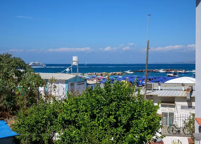 Un Angolo Di Mare...Nel Centro Di Ischia!