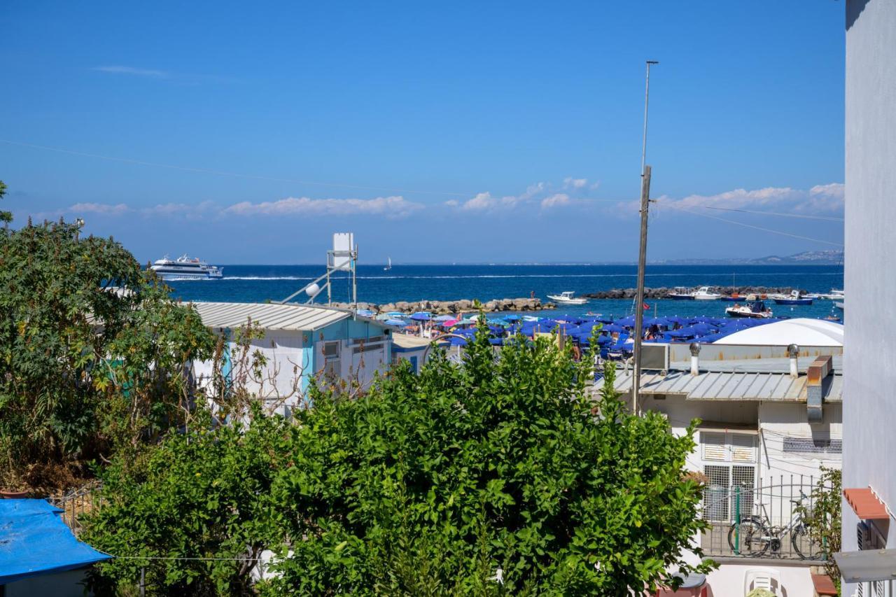 Un Angolo Di Mare...nel Centro Di Ischia!