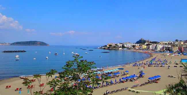 Un Angolo Di Mare...nel Centro Di Ischia! *